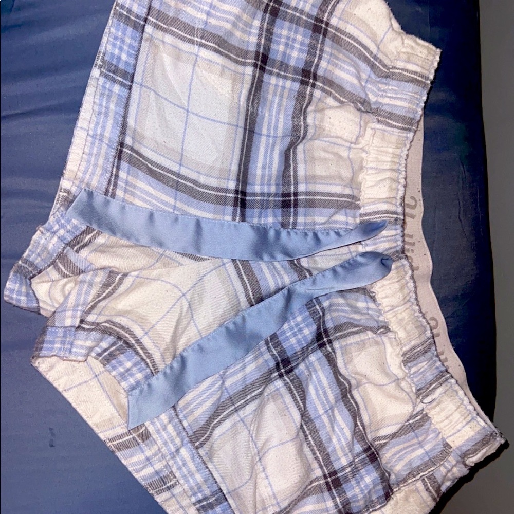 it’s from hollister , they are a size medium.